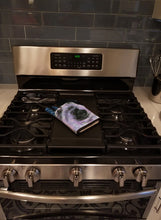 Load image into Gallery viewer, Starry Night Keeshond Oven Mitt SS8412OVMT