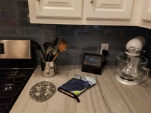 Load image into Gallery viewer, Pug Oven Mitt SS8420OVMT