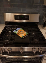 Load image into Gallery viewer, Pomeranian Oven Mitt SS8459OVMT