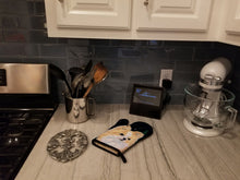 Load image into Gallery viewer, Starry Night Chihuahua Oven Mitt SS8508OVMT