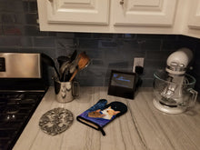 Load image into Gallery viewer, Starry Night Chihuahua Oven Mitt SS8513OVMT