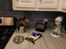 Load image into Gallery viewer, Starry Night Chihuahua Oven Mitt SS8514OVMT