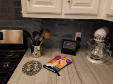 Load image into Gallery viewer, Lady with her Chihuahua Oven Mitt SS8521OVMT