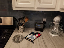 Load image into Gallery viewer, Australian Shepherd Oven Mitt SS8574OVMT