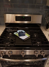 Load image into Gallery viewer, Akita Oven Mitt SS8670OVMT