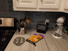 Load image into Gallery viewer, Pomeranian Oven Mitt SS8681OVMT
