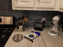 Load image into Gallery viewer, Keeshond Oven Mitt SS8691OVMT