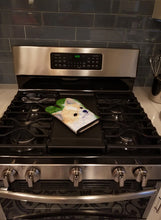 Load image into Gallery viewer, Chihuahua Oven Mitt SS8788OVMT