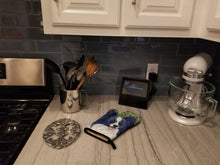 Load image into Gallery viewer, Papillon Oven Mitt SS8811OVMT