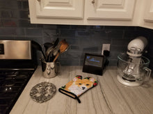 Load image into Gallery viewer, Corgi Oven Mitt SS8823OVMT