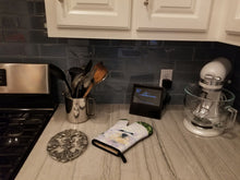 Load image into Gallery viewer, Bichon Frise Oven Mitt SS8829OVMT