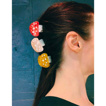 Load image into Gallery viewer, Set of 3 Velvet Claws Mini Mushroom Hair Clips in Velvet Travel Bag