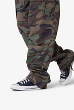 Load image into Gallery viewer, Ultra Baggy Cargo Pants - Camo