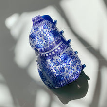 Load image into Gallery viewer, Velvet Claws Antique Vase Hair Clip | Claw Clip in Velvet Travel Bag
