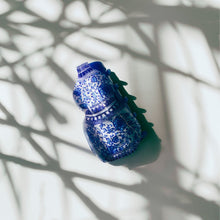 Load image into Gallery viewer, Velvet Claws Antique Vase Hair Clip | Claw Clip in Velvet Travel Bag