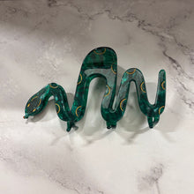 Load image into Gallery viewer, Velvet Claws Cleopatra Green Snake Hair Claw | Claw Clip in Velvet Travel Bag