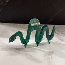 Load image into Gallery viewer, Velvet Claws Cleopatra Green Snake Hair Claw | Claw Clip in Velvet Travel Bag