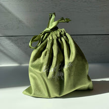 Load image into Gallery viewer, Velvet Claws Hair Clip | The Lobster in Translucent Blooms | Claw Clip in Velvet Travel Bag