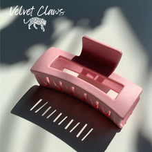Load image into Gallery viewer, Velvet Claws Hair Clip | The Jada in Candy Pink Speckle | Claw Clip in Velvet Travel Bag