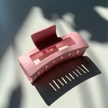 Load image into Gallery viewer, Velvet Claws Hair Clip | The Jada in Candy Pink Speckle | Claw Clip in Velvet Travel Bag