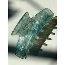 Load image into Gallery viewer, Velvet Claws Hair Clip | The Psychedelic in Nature Child | Claw Clip in Velvet Travel Bag