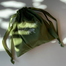 Load image into Gallery viewer, Velvet Claws Hair Clip | The Psychedelic in Nature Child | Claw Clip in Velvet Travel Bag