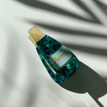 Load image into Gallery viewer, Velvet Claws Prosecco Hair Claw | Claw Clip in Velvet Travel Bag