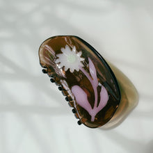 Load image into Gallery viewer, Velvet Claws Pure Seventies Amber Flower Hair Claw | Claw Clip in Velvet Travel Bag
