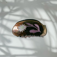 Load image into Gallery viewer, Velvet Claws Pure Seventies Amber Flower Hair Claw | Claw Clip in Velvet Travel Bag