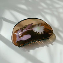 Load image into Gallery viewer, Velvet Claws Pure Seventies Amber Flower Hair Claw | Claw Clip in Velvet Travel Bag