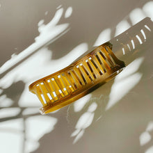 Load image into Gallery viewer, Velvet Claws The Bean Hair Claw in Caramel | Claw Clip in Velvet Travel Bag