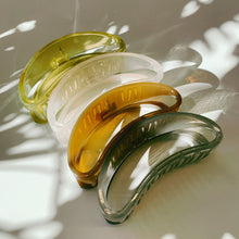 Load image into Gallery viewer, Velvet Claws The Bean Hair Claw in Caramel | Claw Clip in Velvet Travel Bag