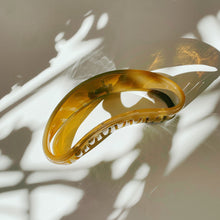 Load image into Gallery viewer, Velvet Claws The Bean Hair Claw in Caramel | Claw Clip in Velvet Travel Bag