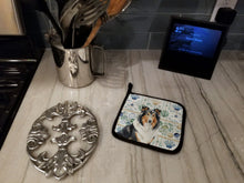 Load image into Gallery viewer, Tricolor Collie Coastal Sea Glass Pair of Pot Holders