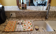 Load image into Gallery viewer, Liver and White Pointer Heirloom Fall Dish Drying Mat