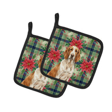 Load image into Gallery viewer, Bracco Italiano Christmas PoinsettIas Pair of Pot Holders