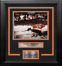 Load image into Gallery viewer, Wayne Simmonds Philadelphia Flyers 8" x 10" Framed Collage Hockey Photo with Engraved Autograph