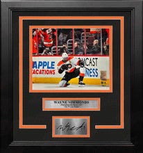 Load image into Gallery viewer, Wayne Simmonds Fist Pump Philadelphia Flyers 8" x 10" Framed Hockey Photo with Engraved Autograph