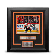 Load image into Gallery viewer, Wayne Simmonds Fist Pump Philadelphia Flyers 8" x 10" Framed Hockey Photo with Engraved Autograph