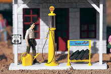Load image into Gallery viewer, Piko 62284 G Scale Antique Gas Pump &amp; Accessories