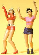 Load image into Gallery viewer, Preiser 45147 G Scale Sports &amp; Recreation -- Pop Star w/Fan pkg(2)