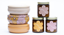 Load image into Gallery viewer, tobacco + citrus + honey  • daisy collection • 9 oz soy candle