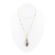 Load image into Gallery viewer, Black Mother of Pearl Golden Pendant Necklace