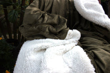Load image into Gallery viewer, Tache Super Soft Evergreen Micro Fleece Green Sherpa Throw Blanket