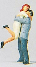 Load image into Gallery viewer, Preiser 28031 HO Scale Happy Homecoming Couple