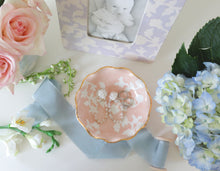 Load image into Gallery viewer, Chinoiserie Dreams Scalloped Bowls with 22K Gold Accent