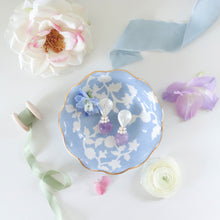 Load image into Gallery viewer, Chinoiserie Dreams Scalloped Bowls with 22K Gold Accent