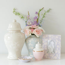 Load image into Gallery viewer, Chinoiserie Dreams Scalloped Bowls with 22K Gold Accent
