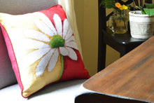 Load image into Gallery viewer, Tache Floral Loves Me Not Daisy Tapestry Throw Pillow Cover (9046)