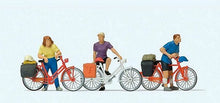 Load image into Gallery viewer, Preiser 10637 HO Scale Cyclists Waiting At Crossing -- 3 Figures, 3 Bikes